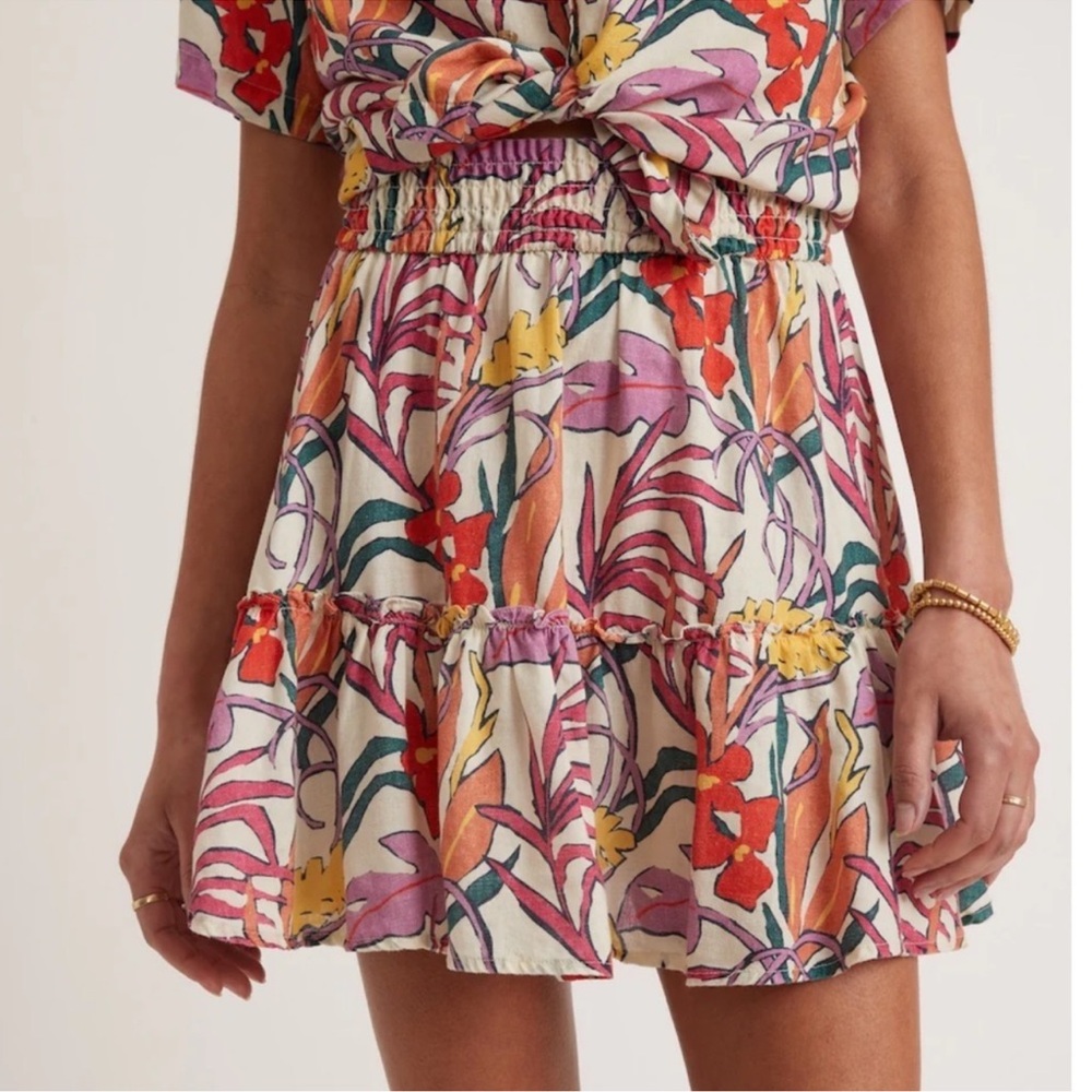 Marine Layer Sofie Smocked Mini Skirt in Tropical Floral Size Medium